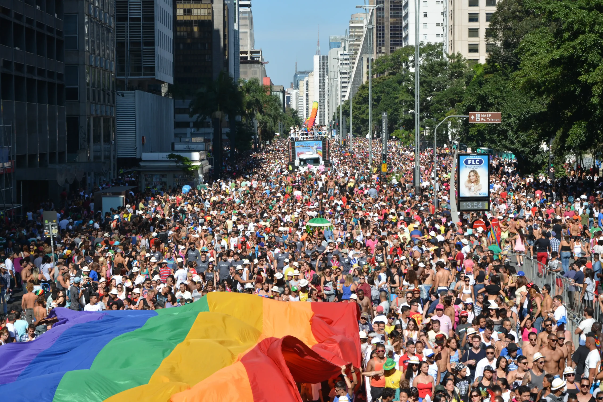 I Pride chiamano l’Italia. Flash mob in tutta Italia al grido “Stessi doveri, stessi diritti”